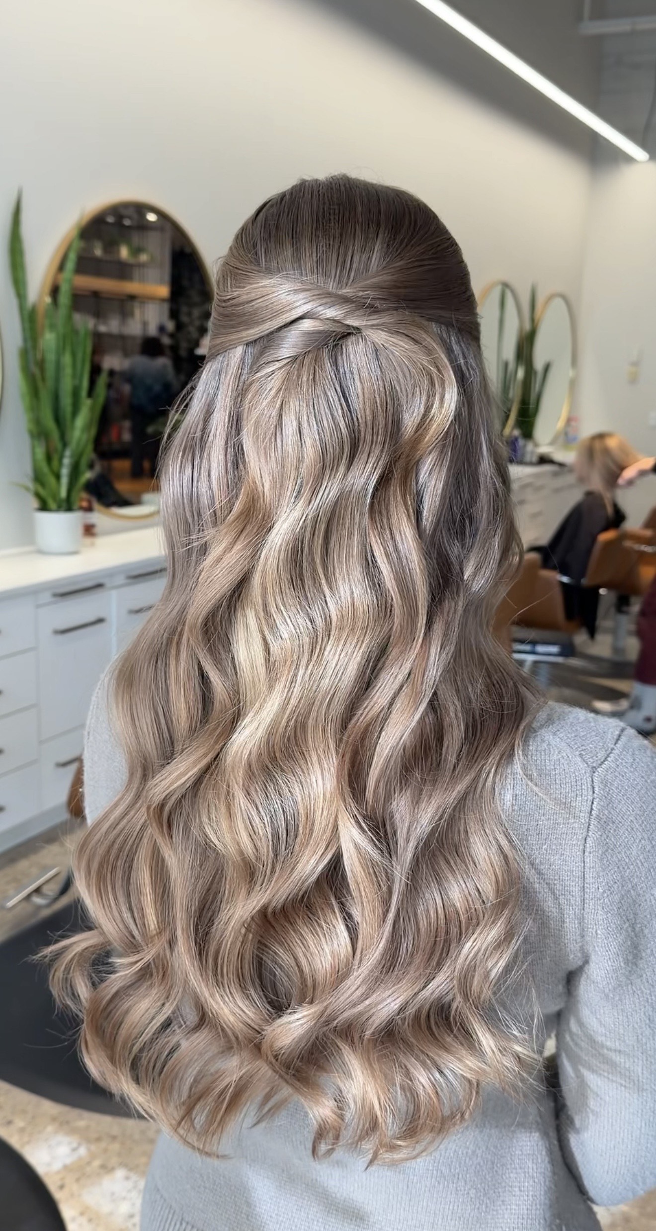 Hairstyling for photoshoots, prom, and special events